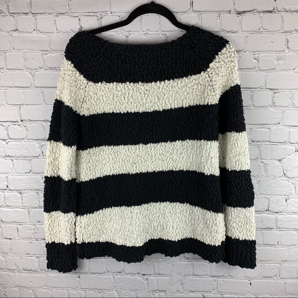 Heat & Crush‎ Sweater White/Black Scoop Neck